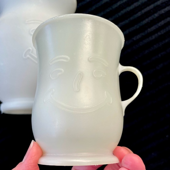 *VINTAGE* 80's Kool Aid Mascot Plastic 2 Quart Pitcher + 1 Kool Aid Cup - White - Picture 8 of 8